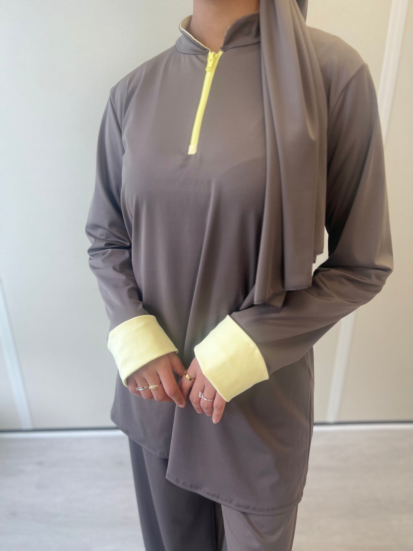 BURKINI TAUPE ( manches jaunes)