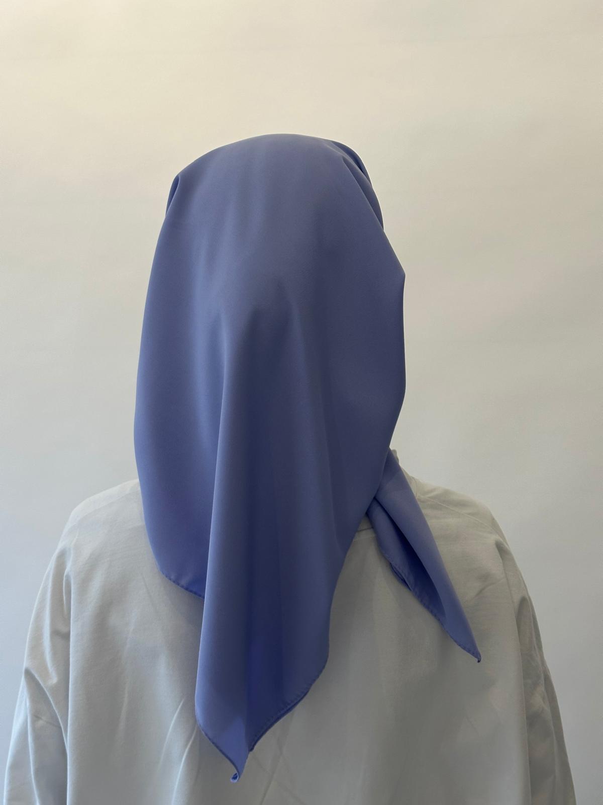 Hijab carré de soie bleu ciel