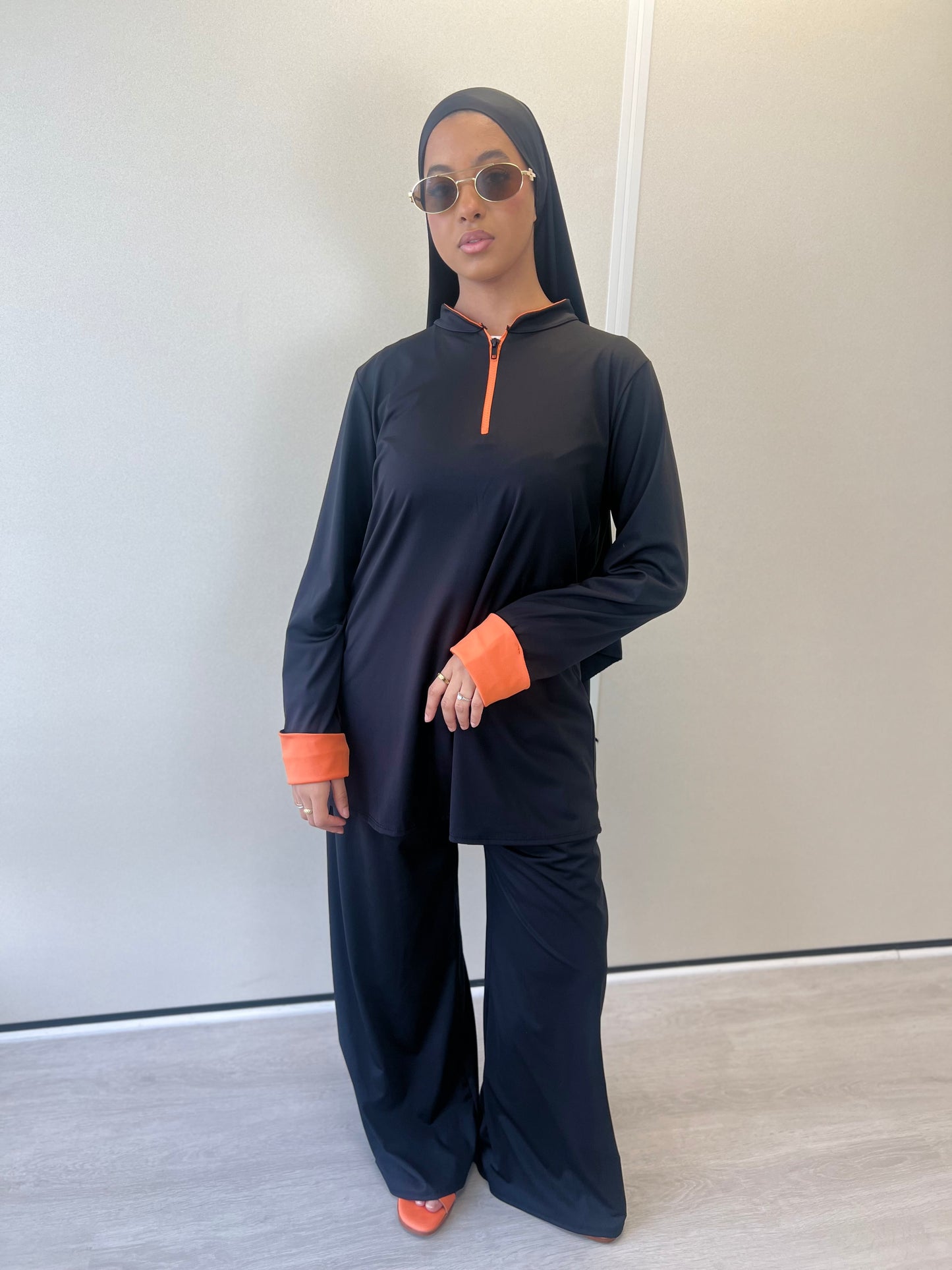 BURKINI NOIR (manches orange )