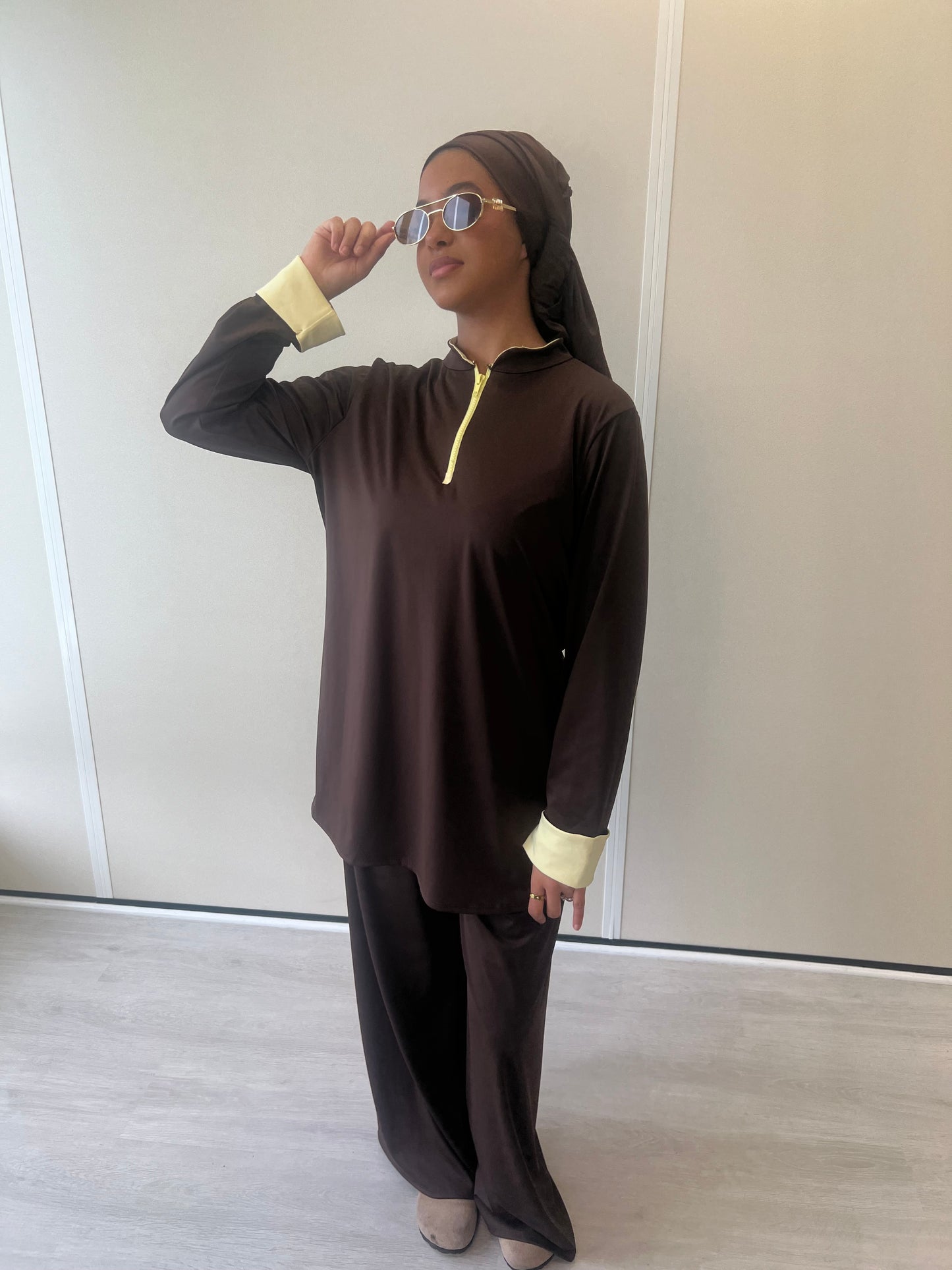 BURKINI MARRON ( manches jaunes)