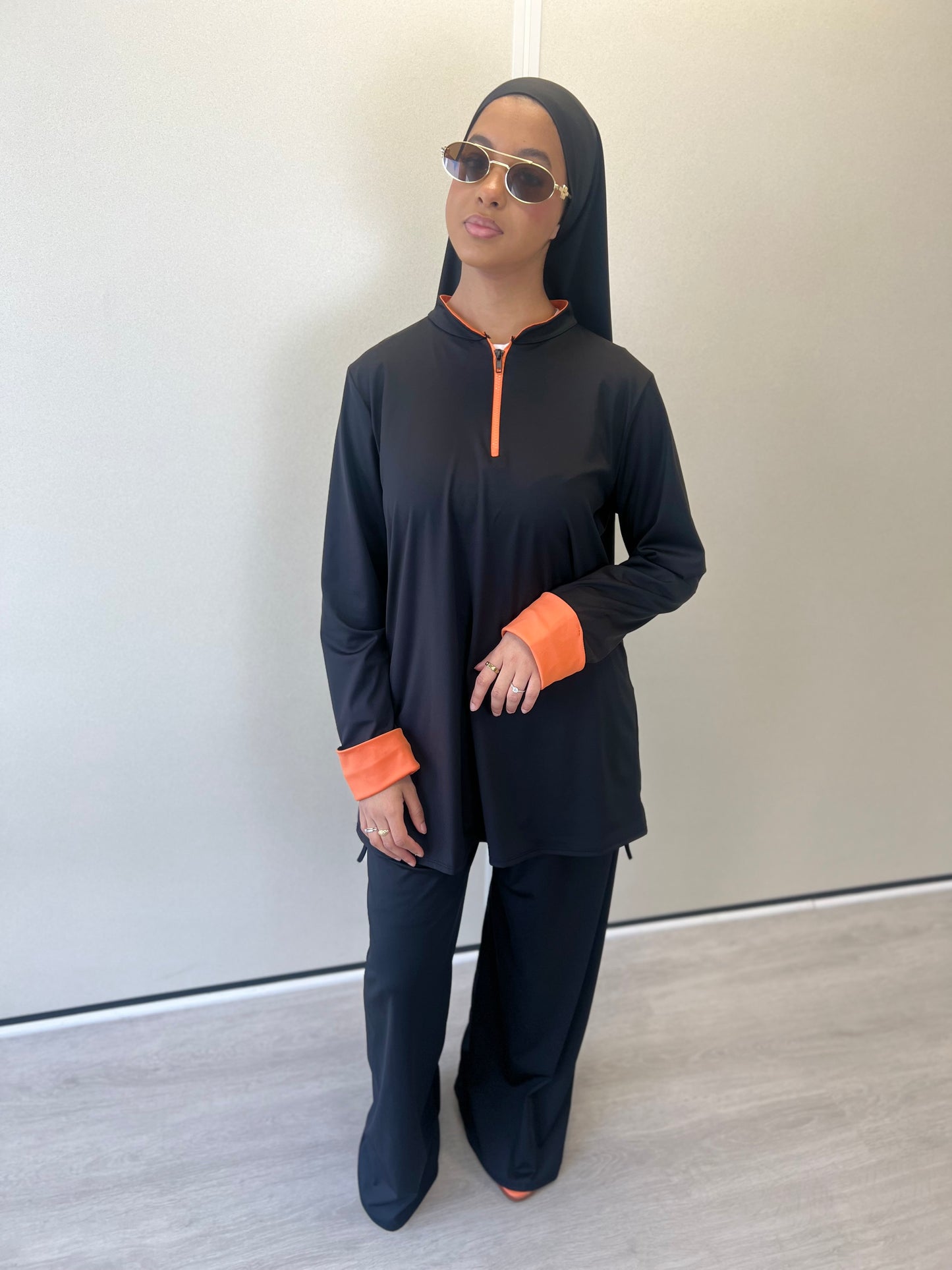BURKINI NOIR (manches orange )