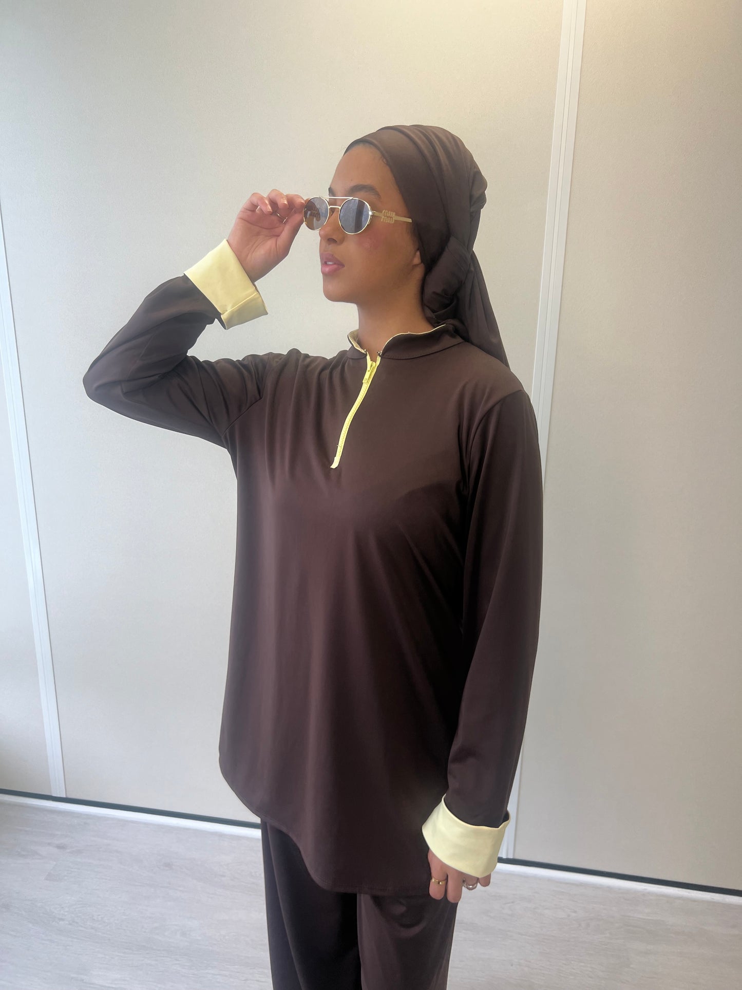 BURKINI MARRON ( manches jaunes)