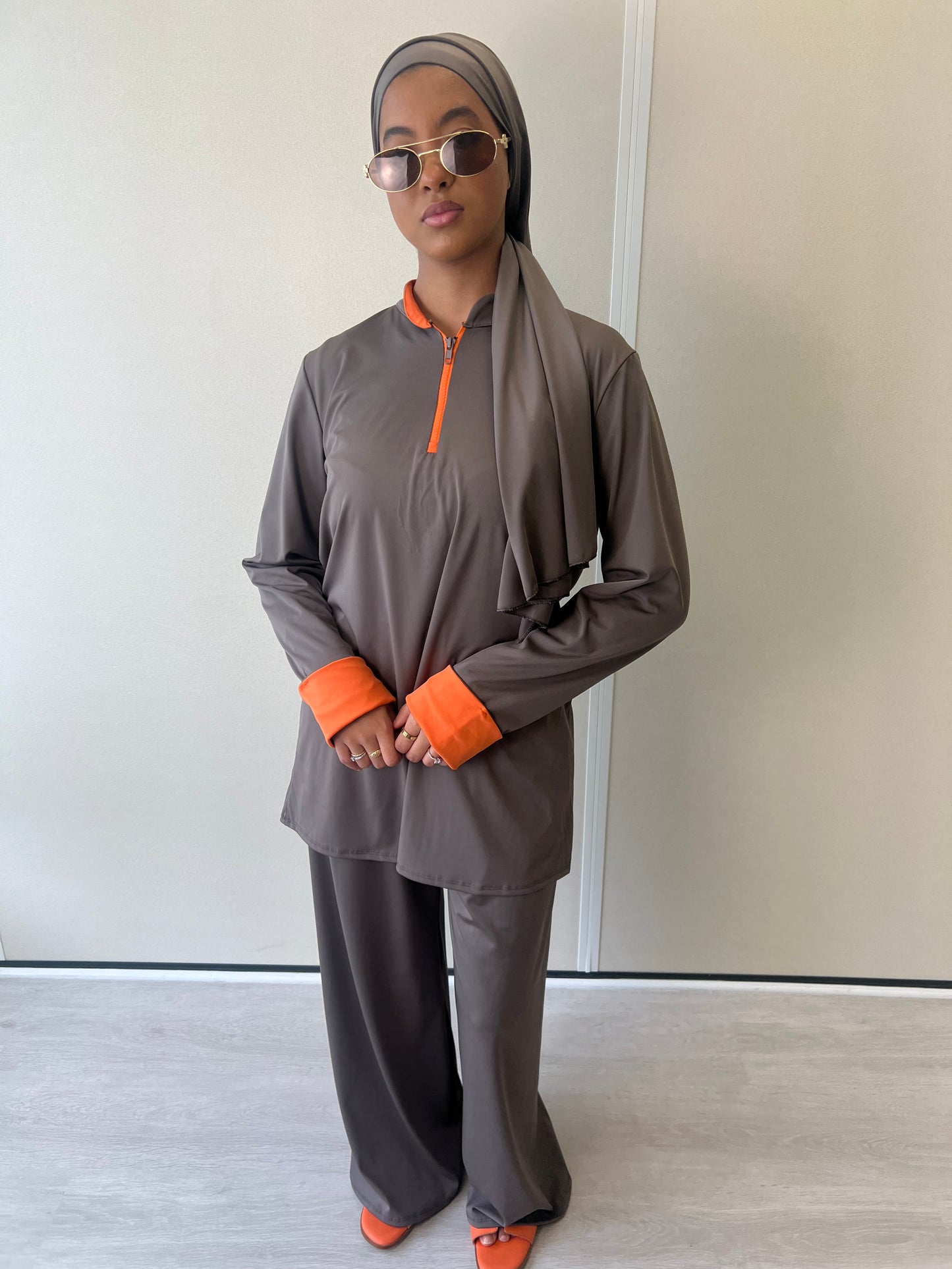 BURKINI TAUPE ( manches orange )