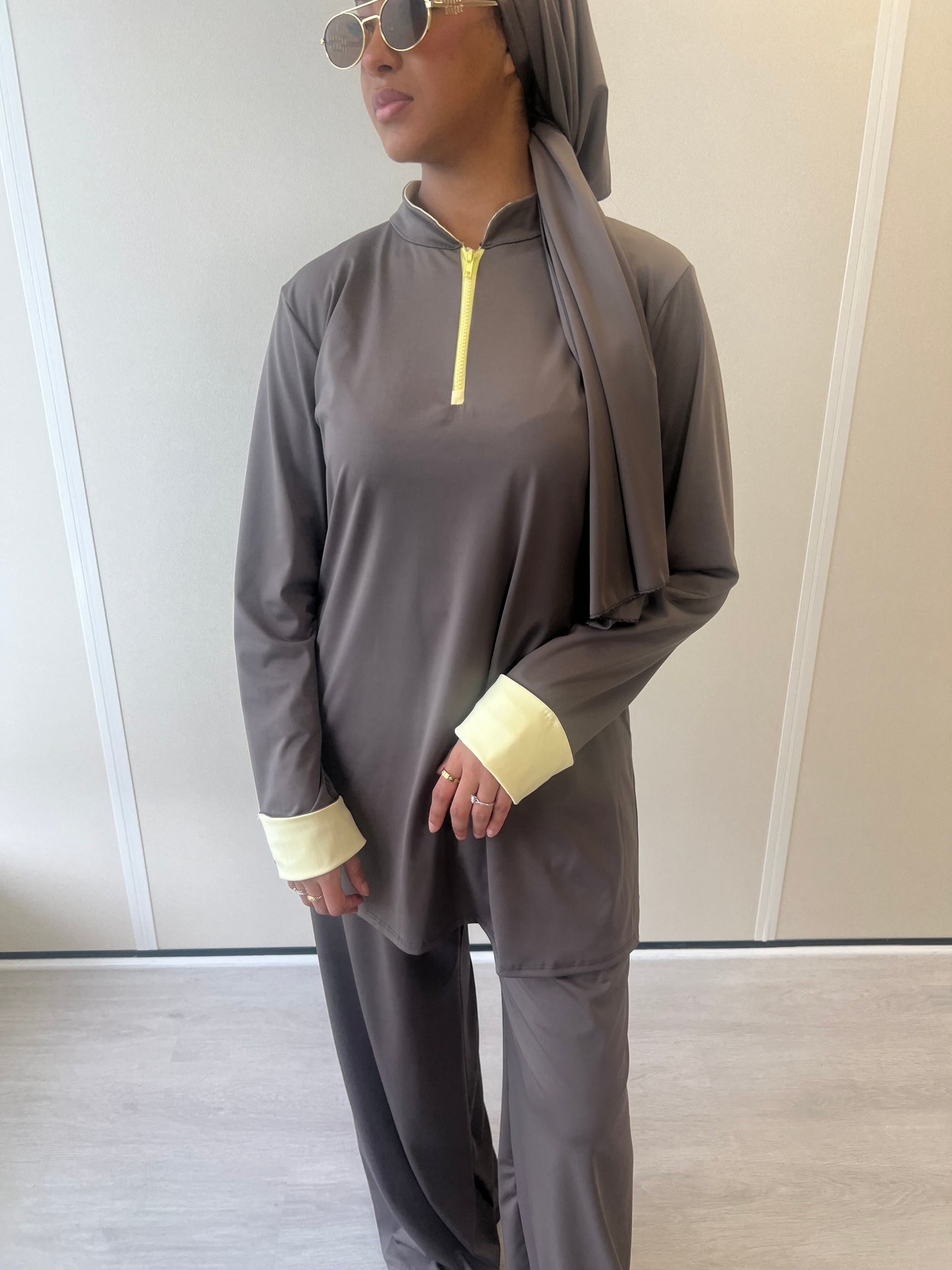 BURKINI TAUPE ( manches jaunes)