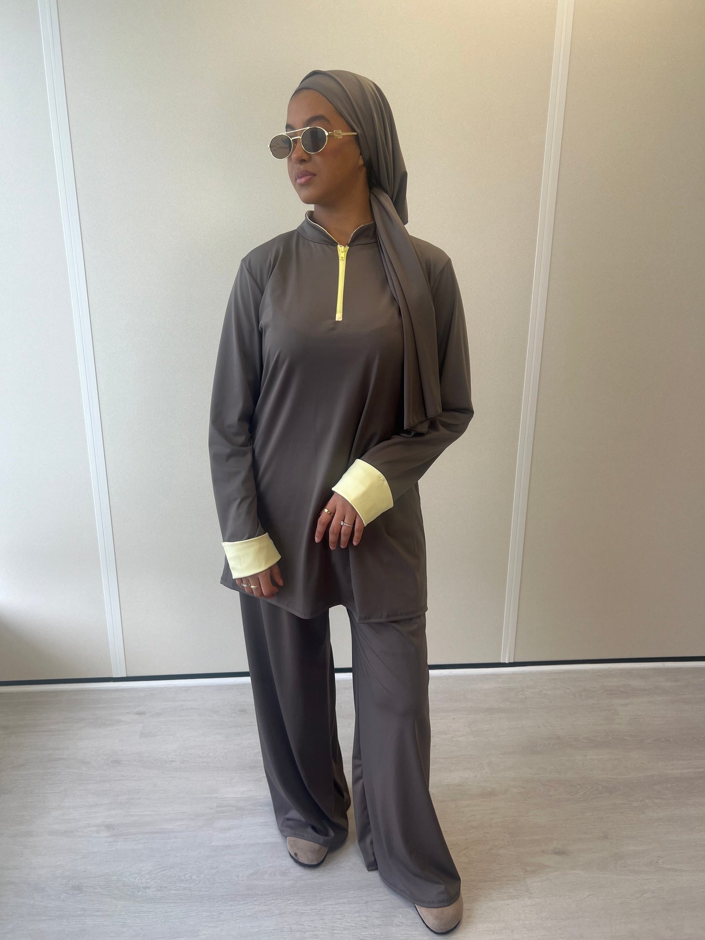 BURKINI TAUPE ( manches jaunes)