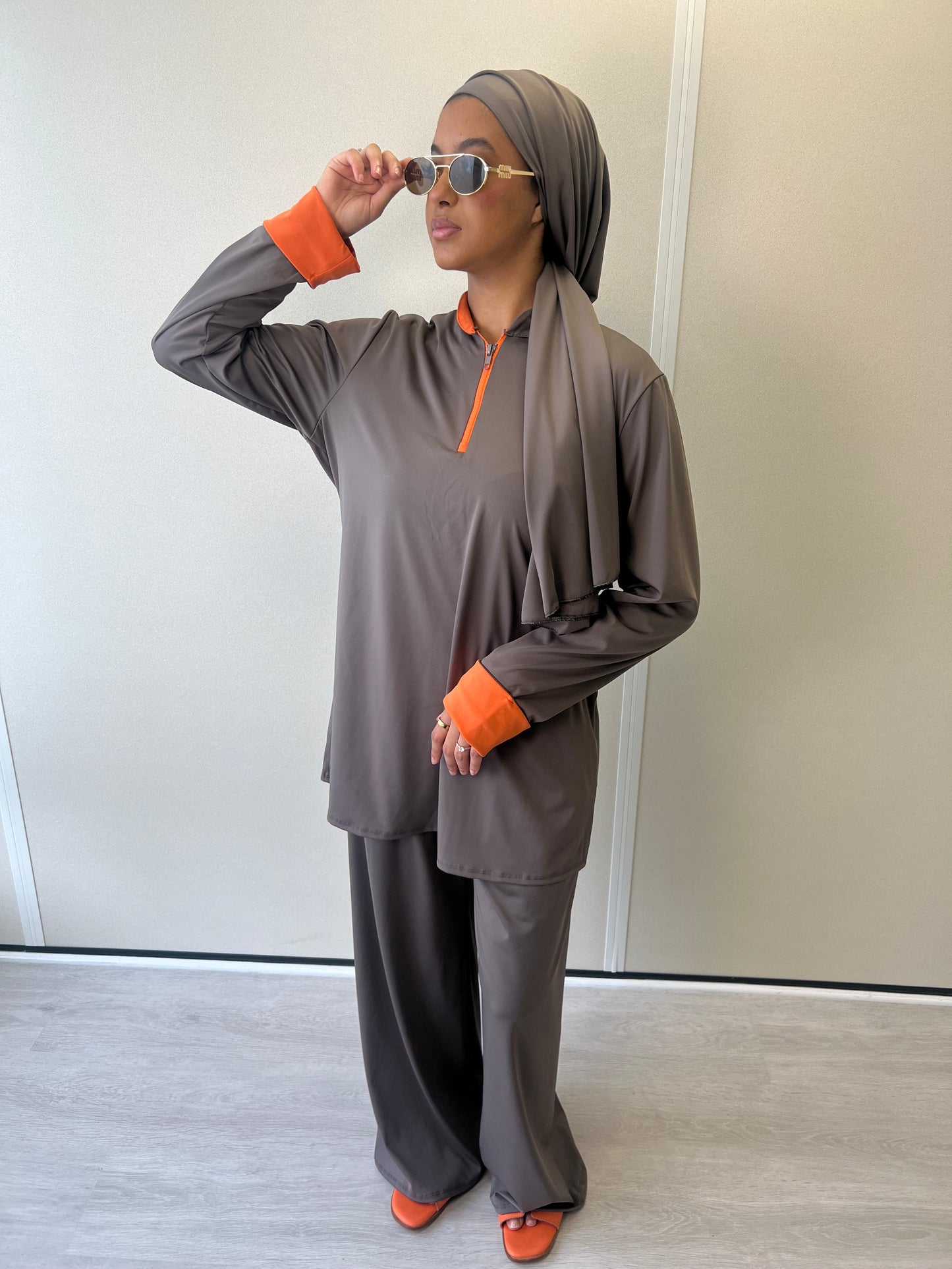 BURKINI TAUPE ( manches orange )