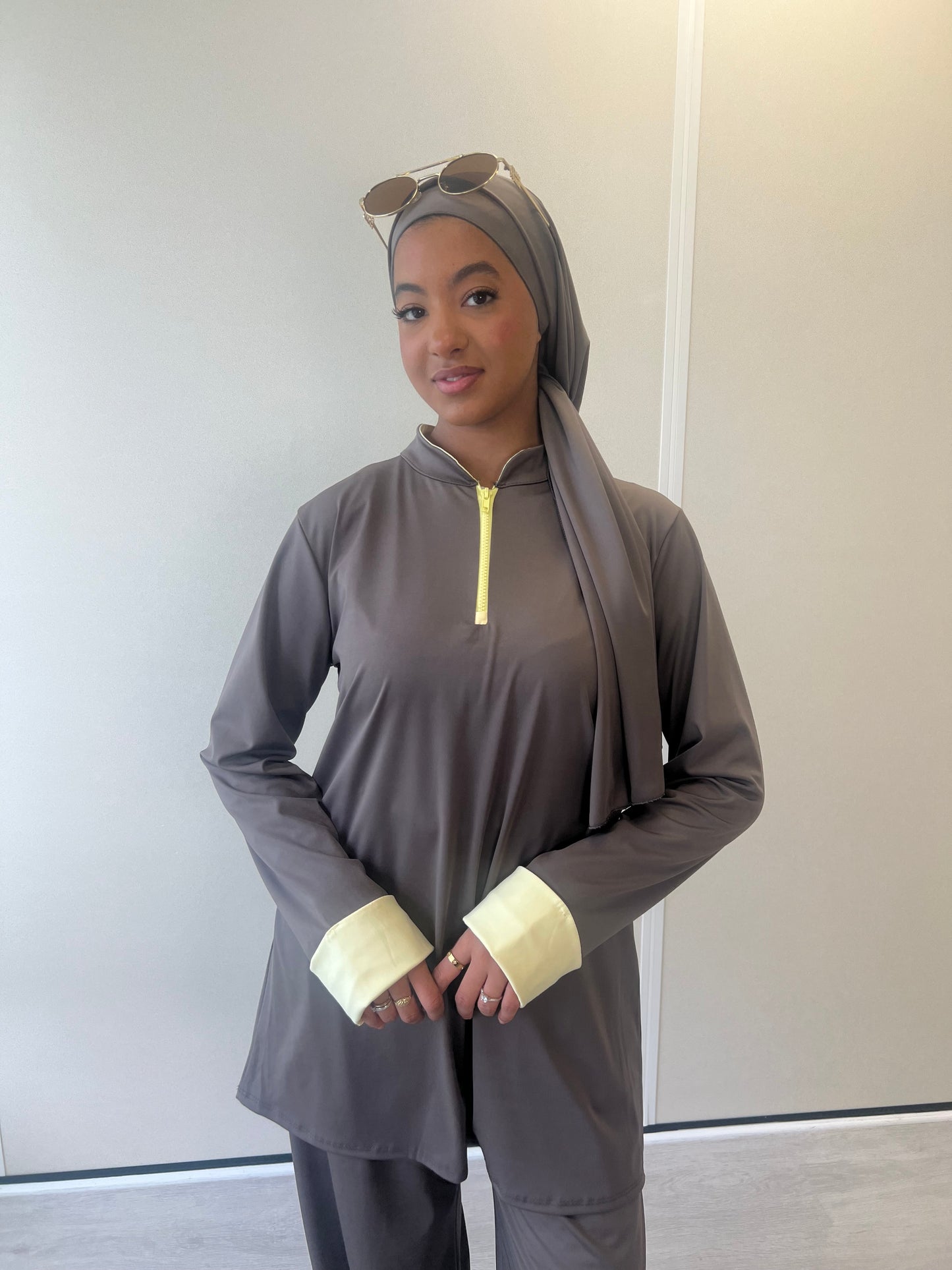 BURKINI TAUPE ( manches jaunes)