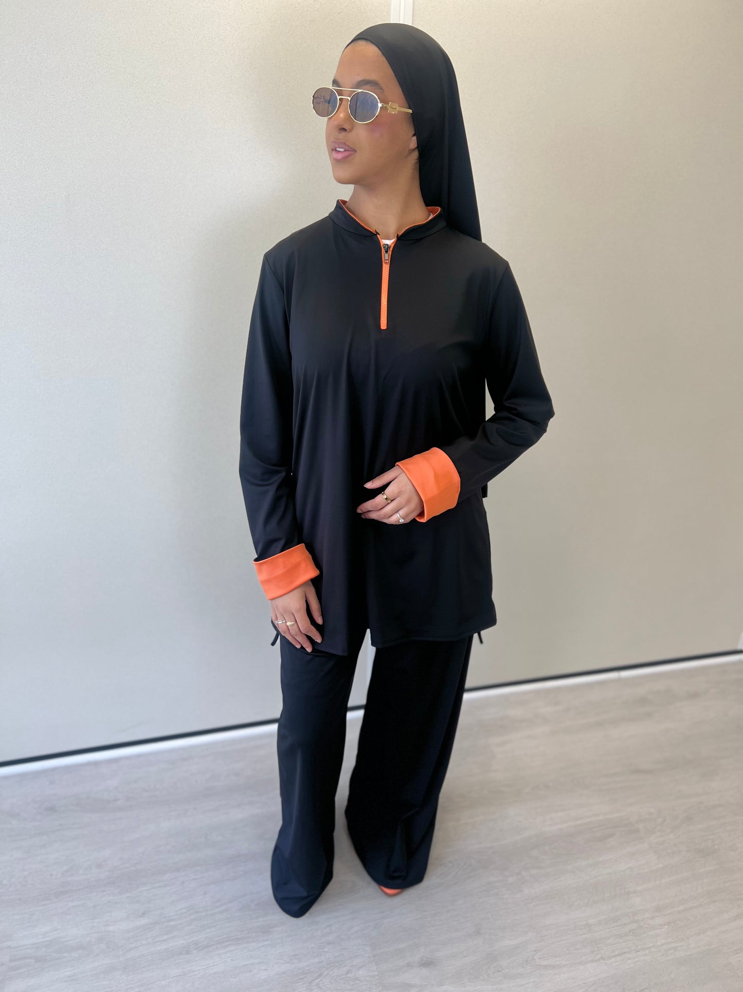 BURKINI NOIR (manches orange )