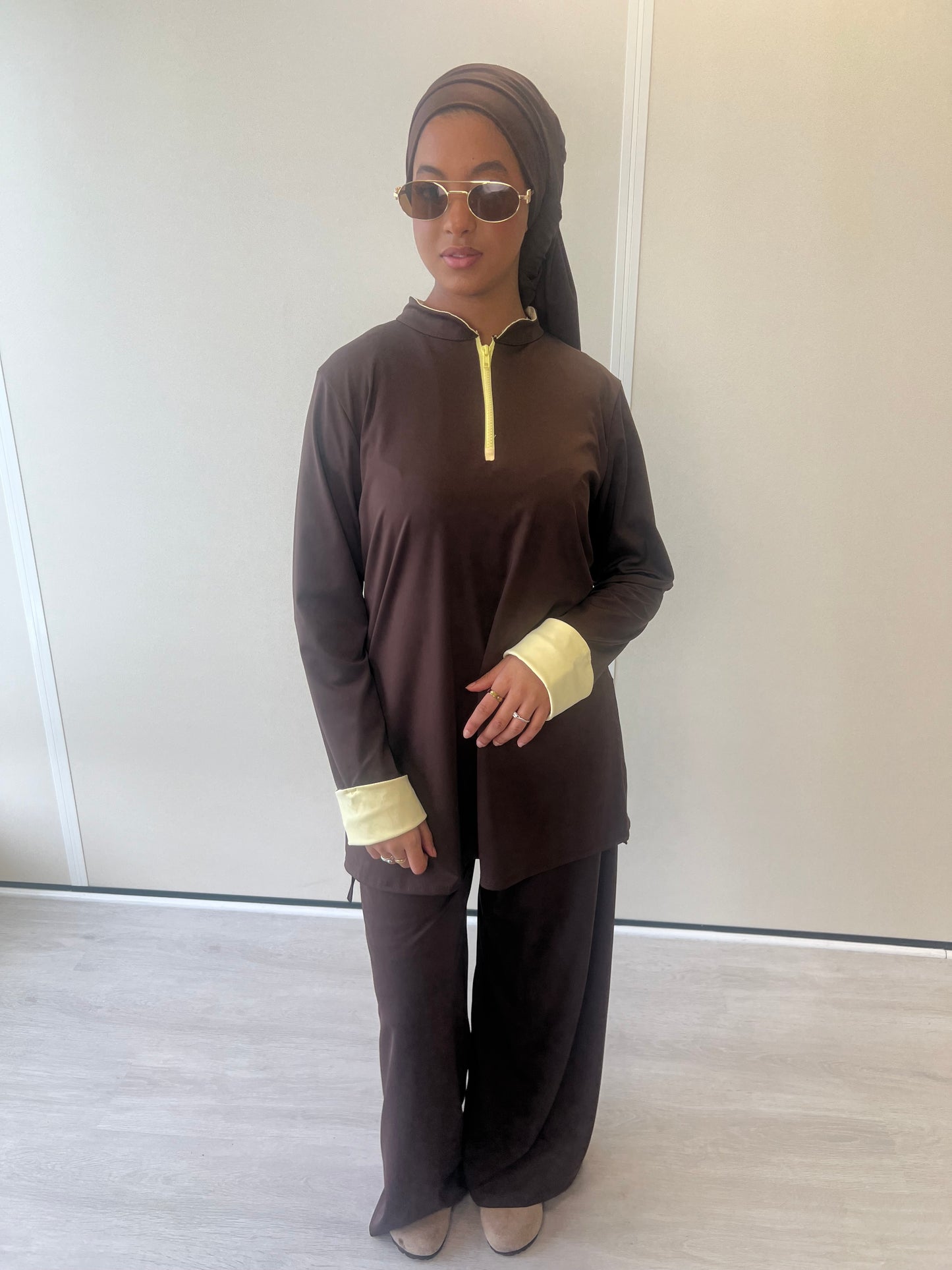 BURKINI MARRON ( manches jaunes)