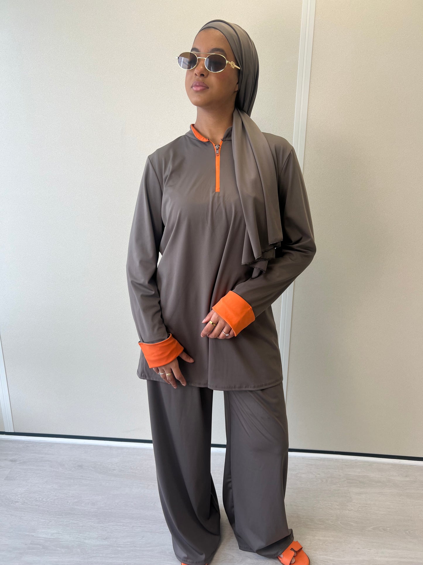 BURKINI TAUPE ( manches orange )