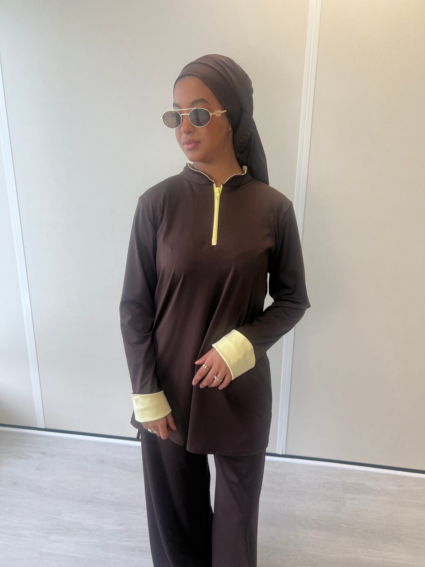 BURKINI MARRON ( manches jaunes)