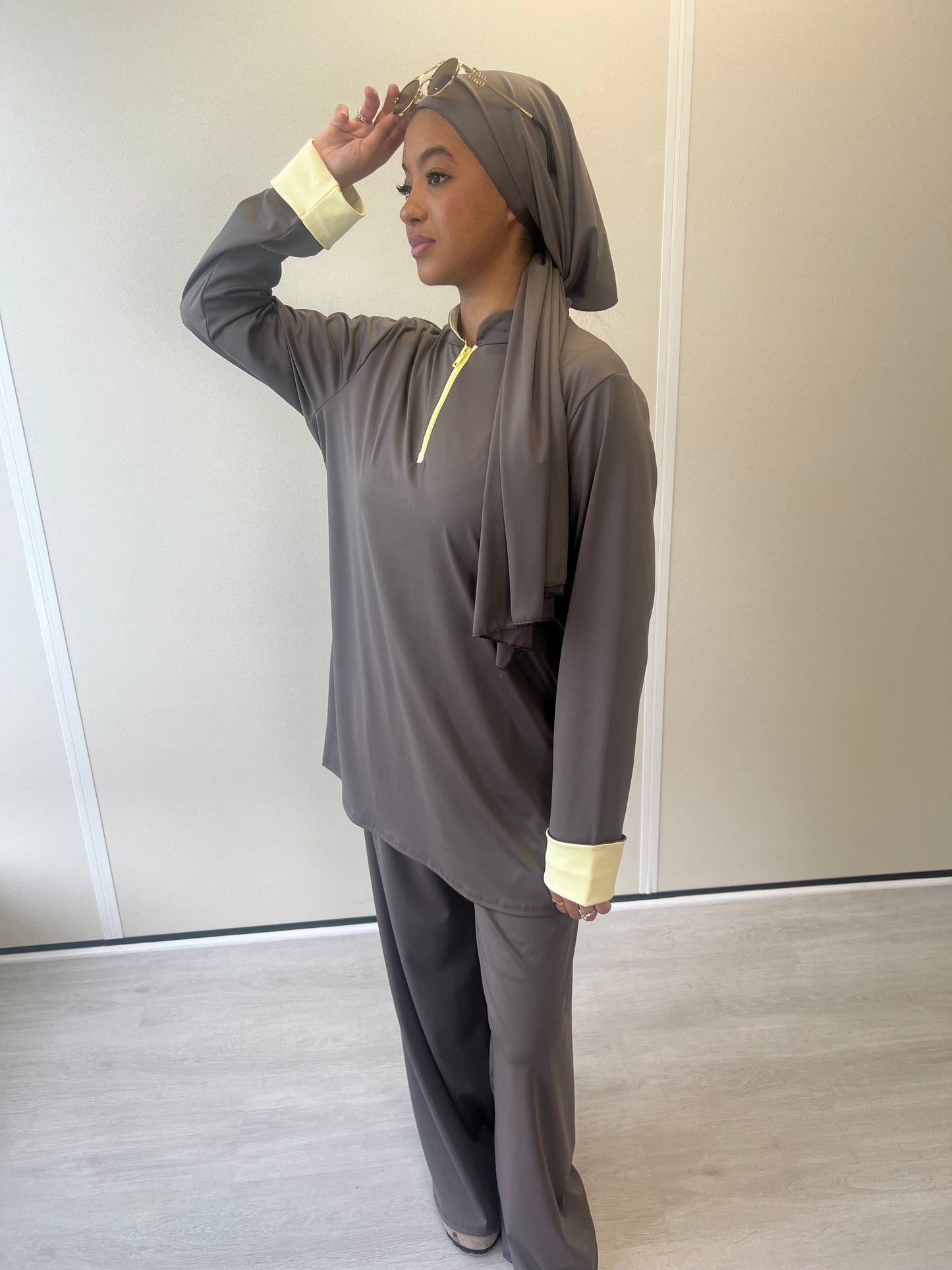 BURKINI TAUPE ( manches jaunes)