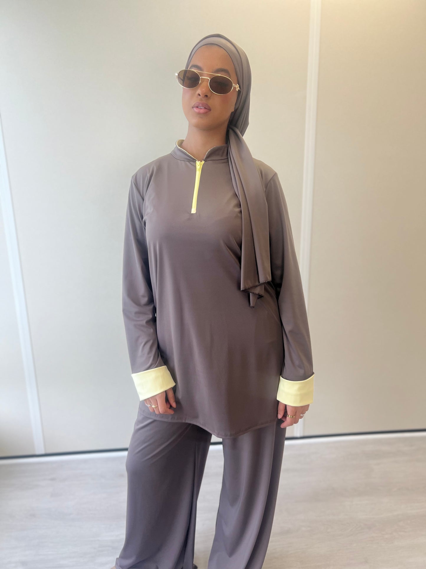 BURKINI TAUPE ( manches jaunes)