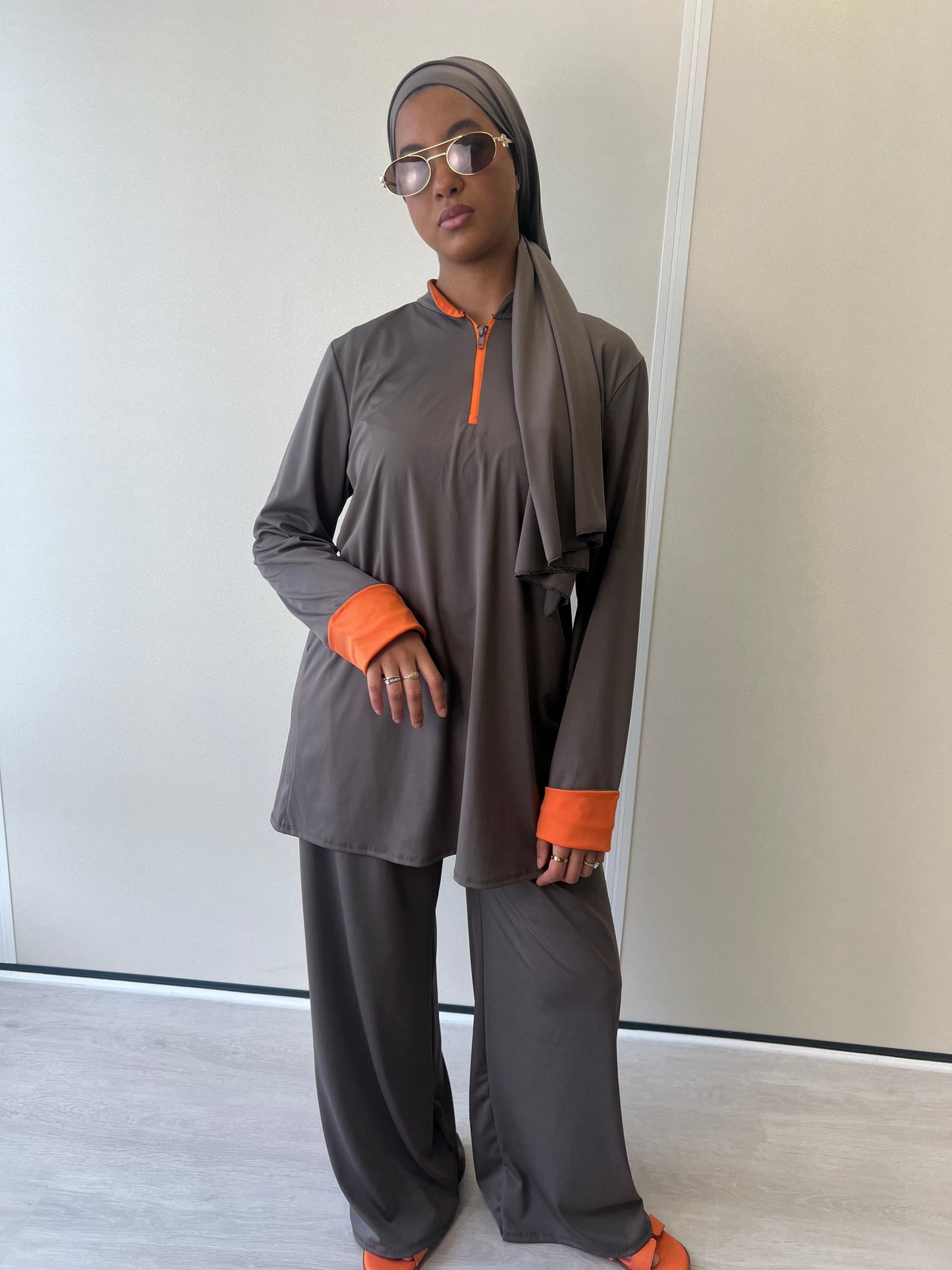 BURKINI TAUPE ( manches orange )