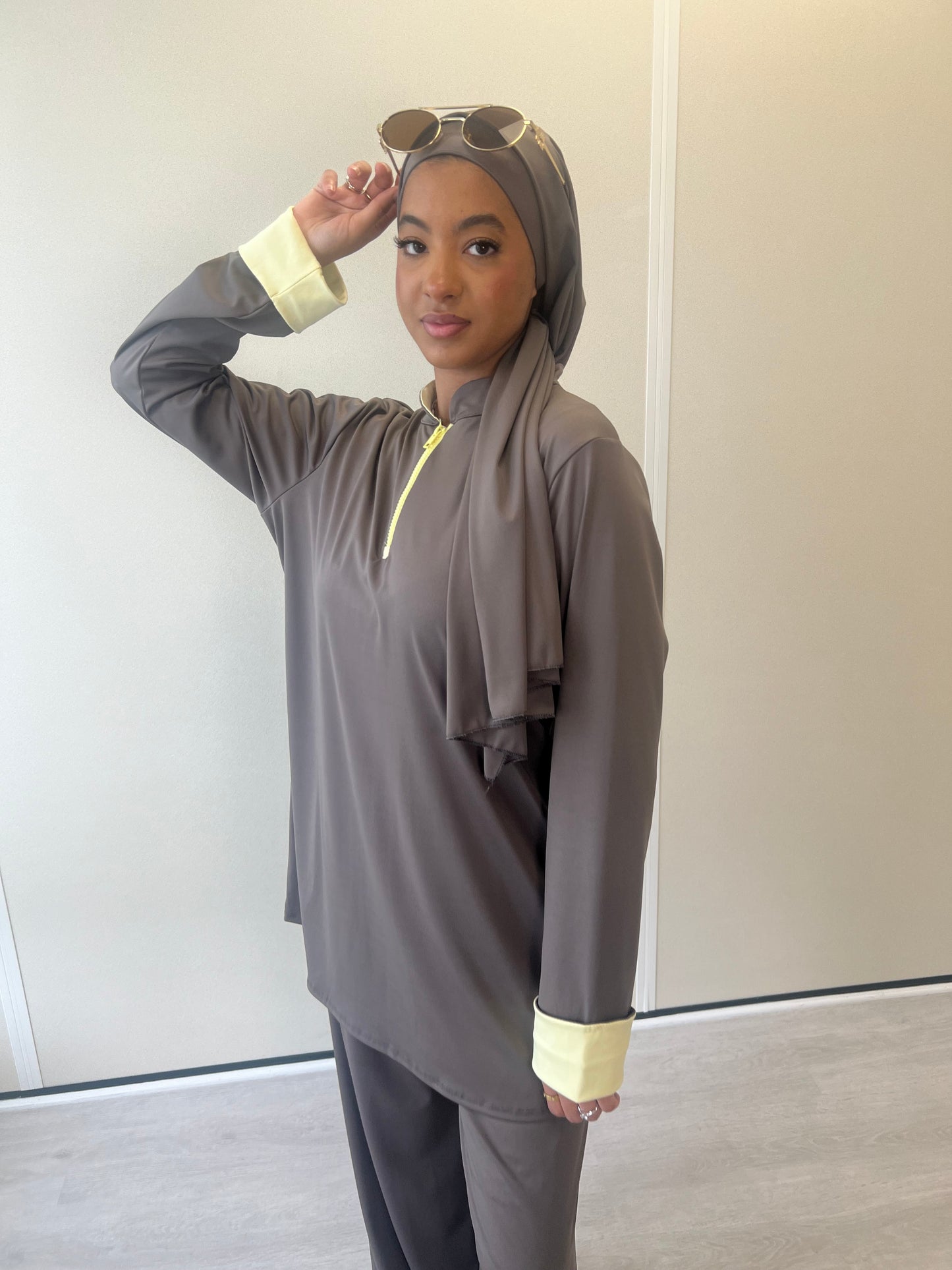 BURKINI TAUPE ( manches jaunes)