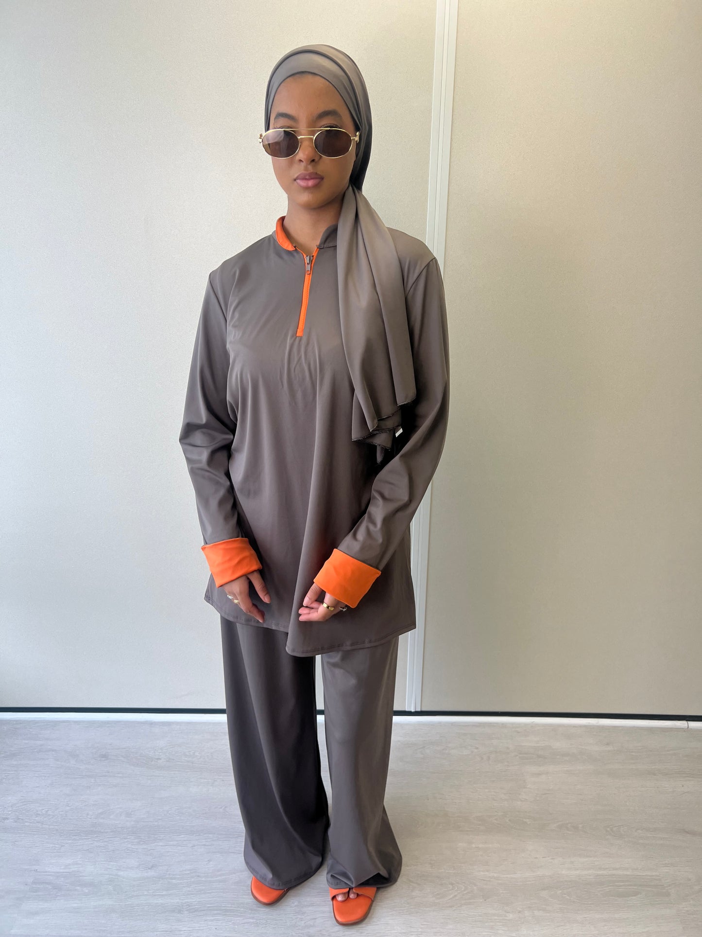 BURKINI TAUPE ( manches orange )