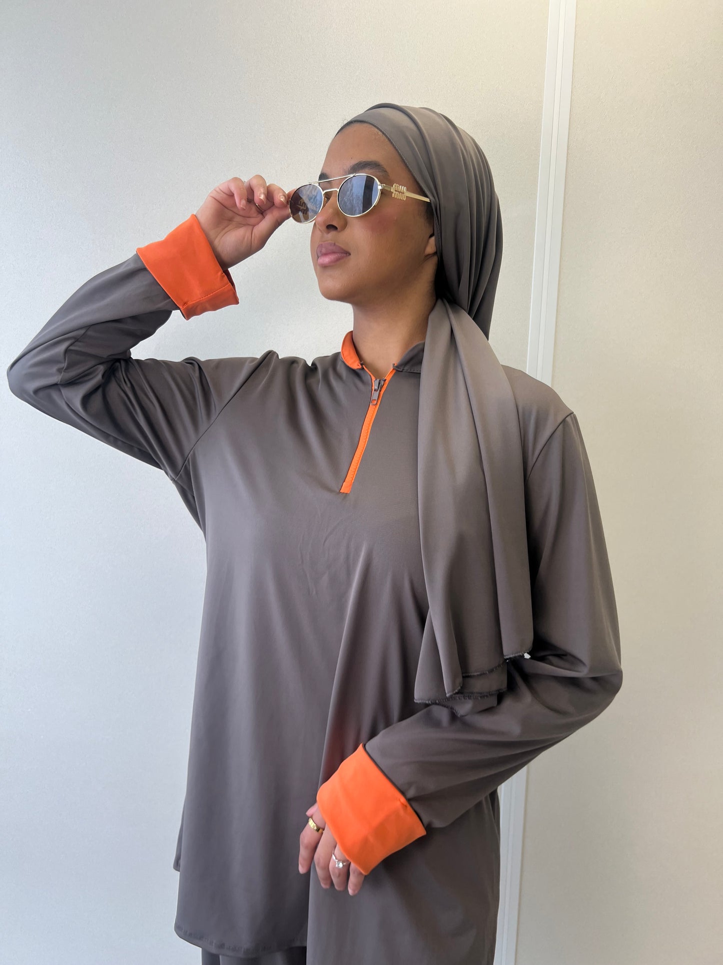 BURKINI TAUPE ( manches orange )
