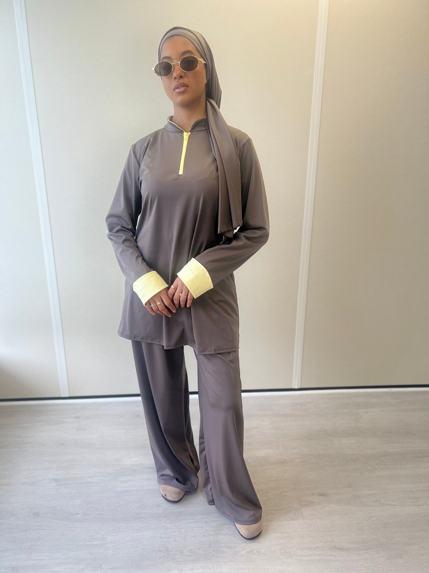 BURKINI TAUPE ( manches jaunes)