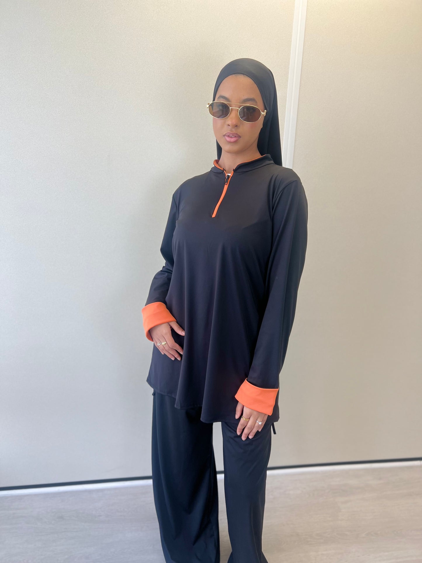 BURKINI NOIR (manches orange )