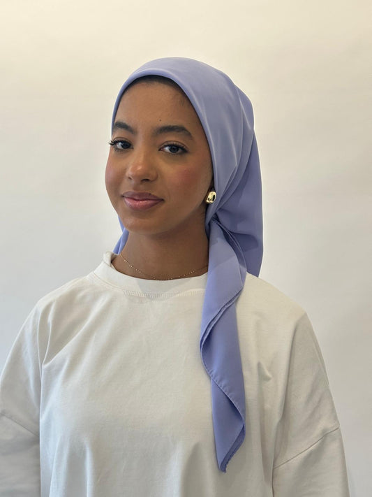 Hijab carré de soie bleu ciel