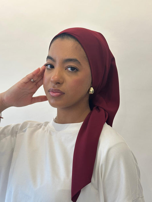 Hijab carré de soie bordeaux