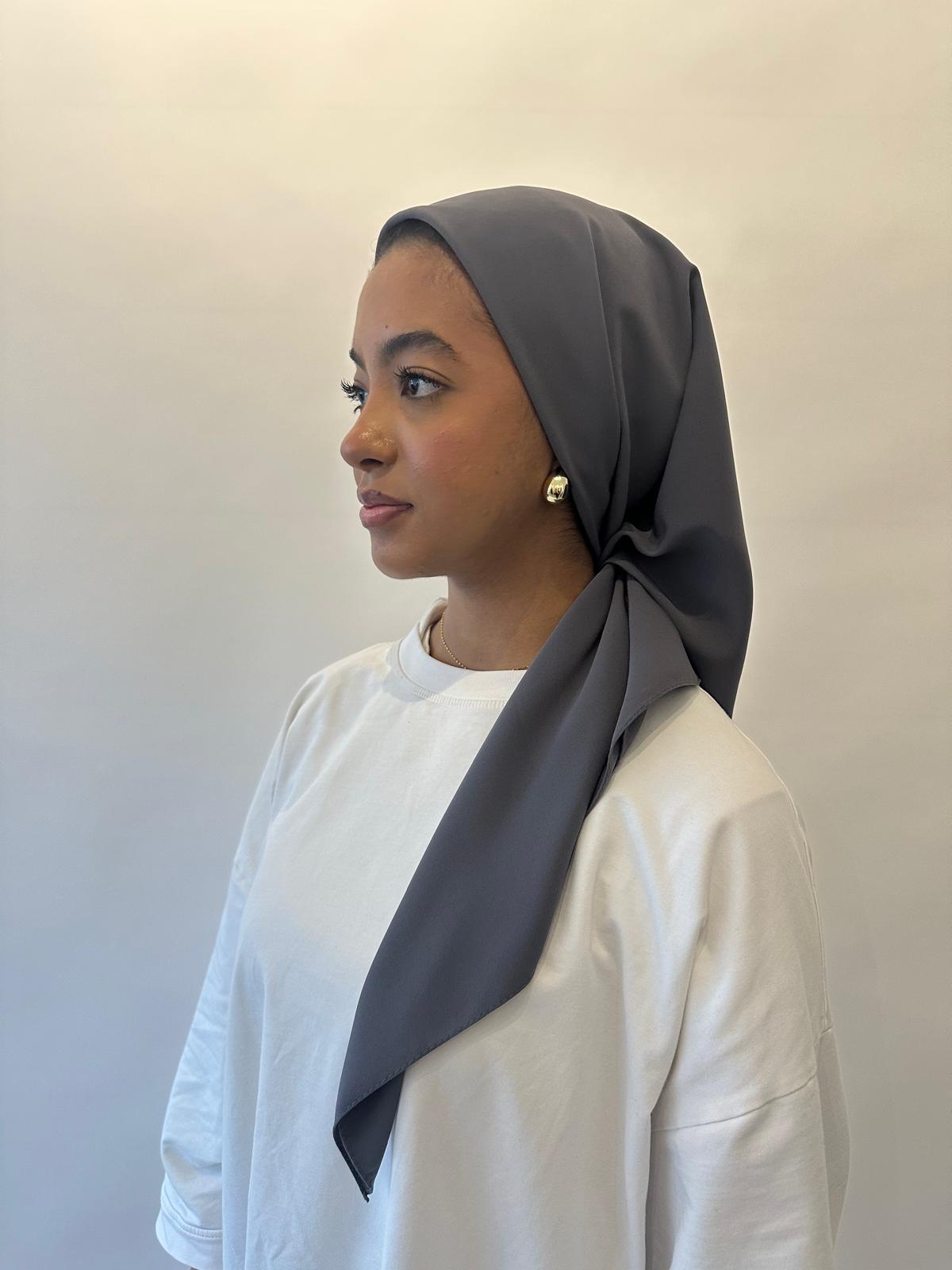 Hijab carré de soie gris